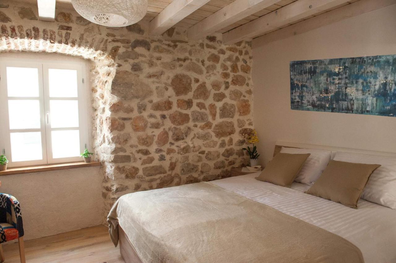 Bed and Breakfast Sobe Bile Pag Town Exterior foto