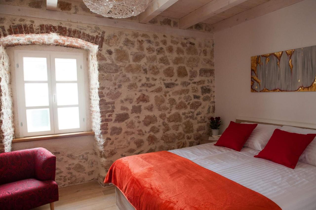 Bed and Breakfast Sobe Bile Pag Town Exterior foto