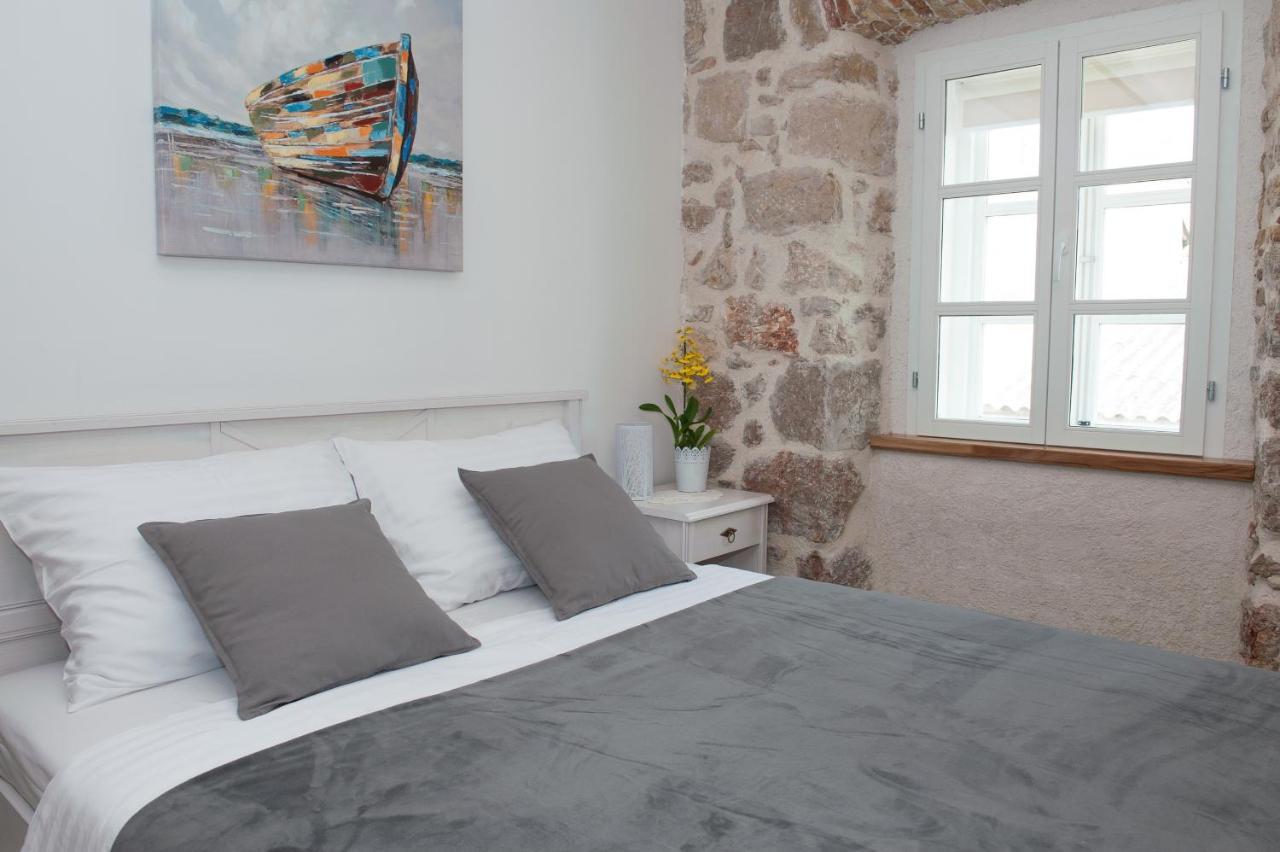 Bed and Breakfast Sobe Bile Pag Town Exterior foto