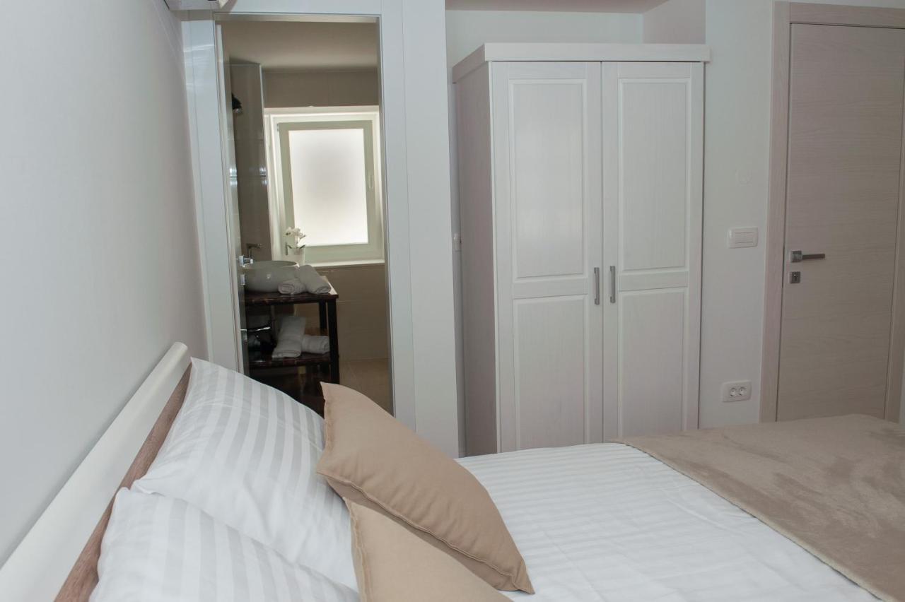 Bed and Breakfast Sobe Bile Pag Town Exterior foto